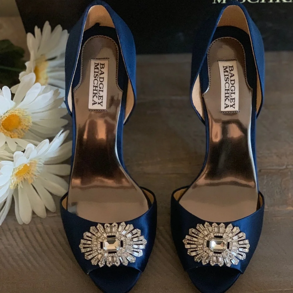 Badgley Mischka navy satin pump-never worn! - Picture 2 of 4